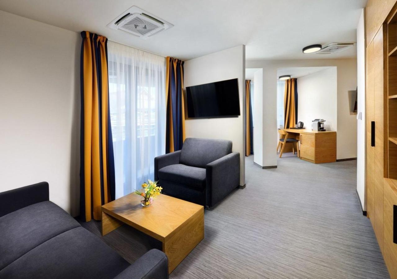 Hotel Galeria Thermal เบเชนยอวา ภายนอก รูปภาพ