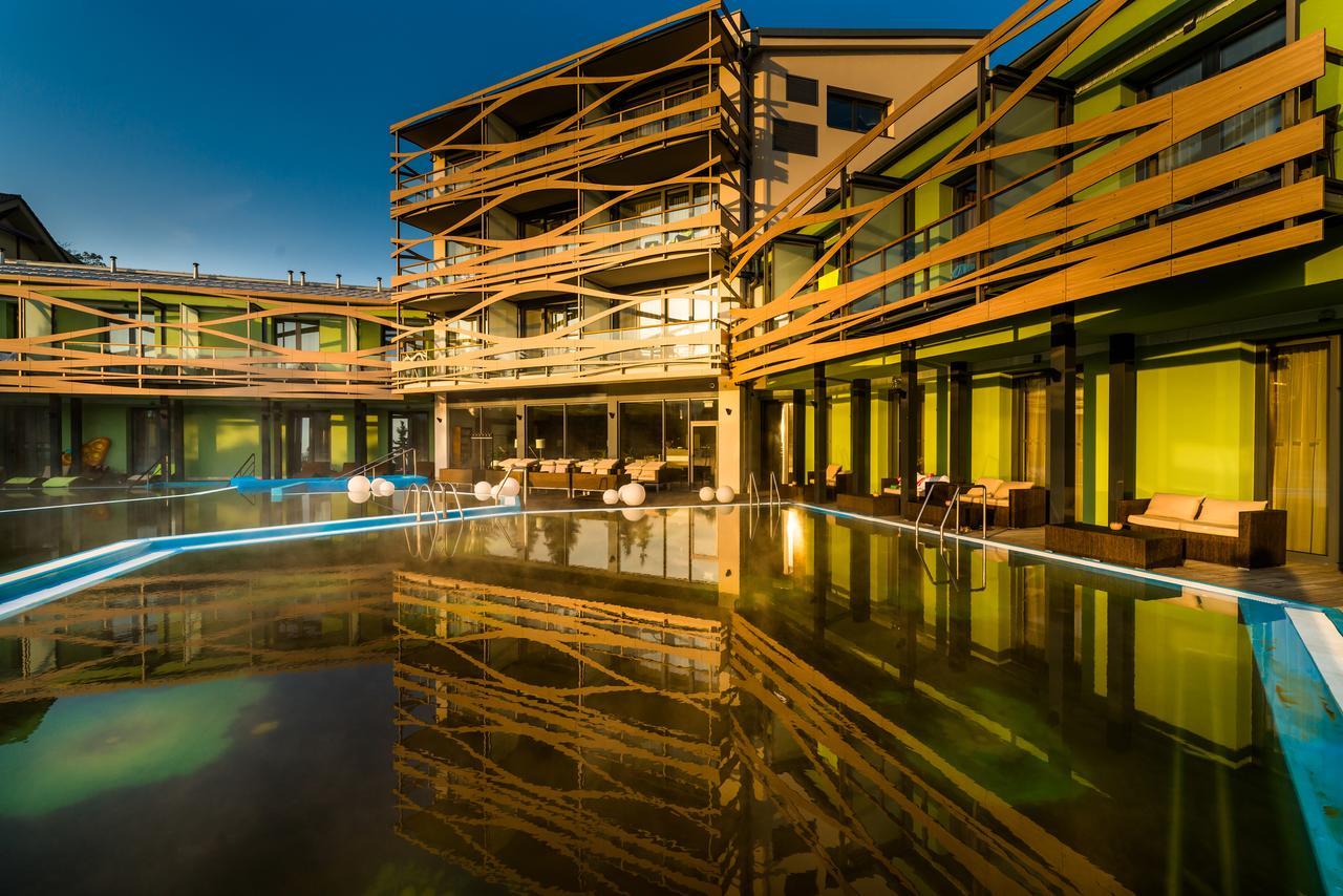 Hotel Galeria Thermal เบเชนยอวา ภายนอก รูปภาพ