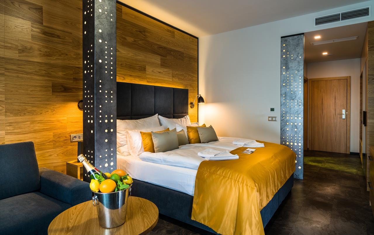 Hotel Galeria Thermal เบเชนยอวา ภายนอก รูปภาพ