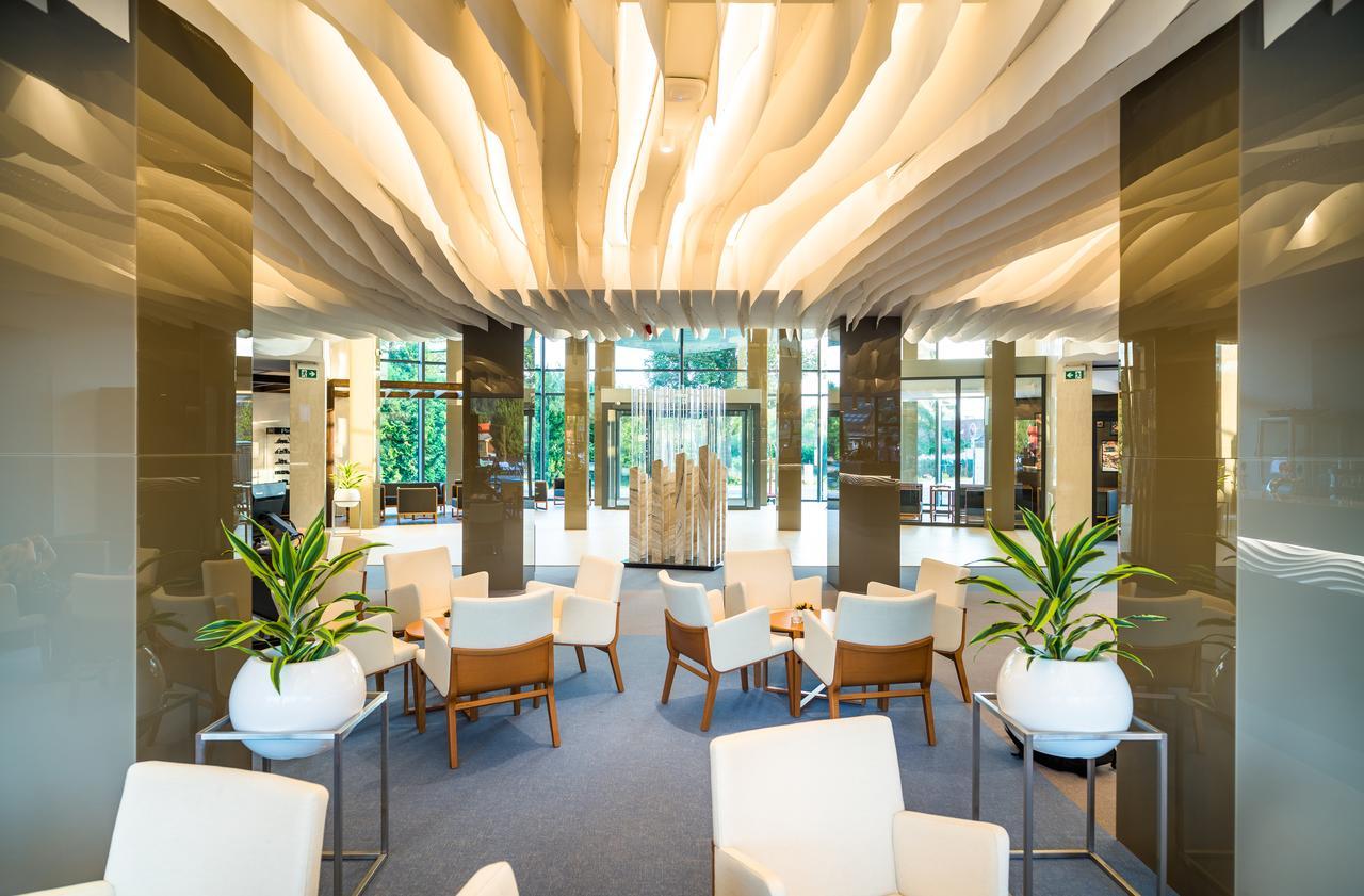 Hotel Galeria Thermal เบเชนยอวา ภายนอก รูปภาพ