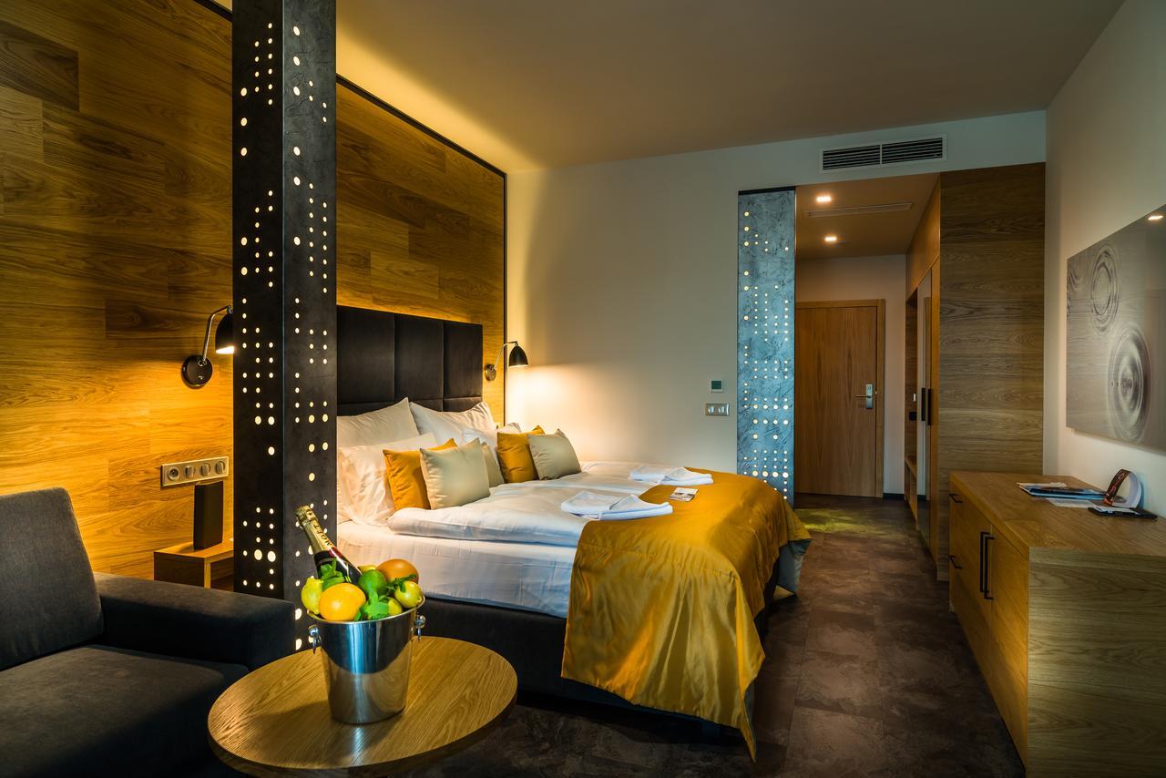 Hotel Galeria Thermal เบเชนยอวา ภายนอก รูปภาพ