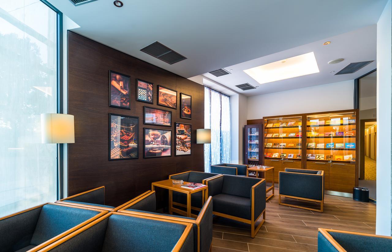 Hotel Galeria Thermal เบเชนยอวา ภายนอก รูปภาพ
