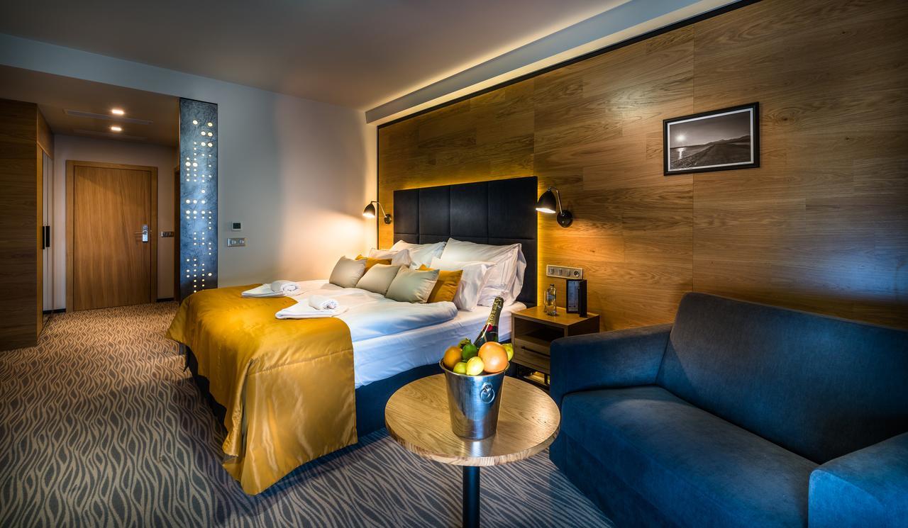 Hotel Galeria Thermal เบเชนยอวา ภายนอก รูปภาพ